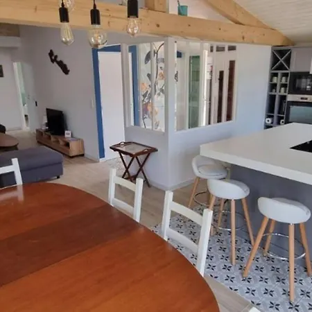 Nice House With Garden 500m From The Beach