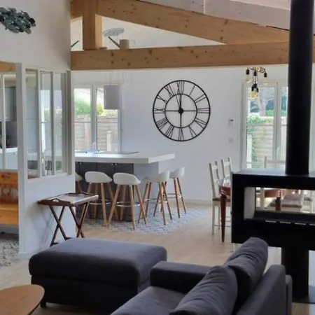 Dom wakacyjny Nice House With Garden 500m From The Beach *