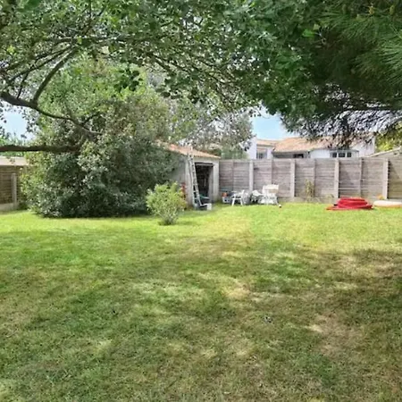 Dom wakacyjny Nice House With Garden 500m From The Beach *